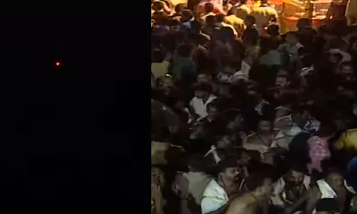 மகர ஜோதியாக காட்சியளித்த சுவாமி ஐயப்பன்- பக்தர்களின் சரண கோஷத்தால் அதிர்ந்த சபரிமலை