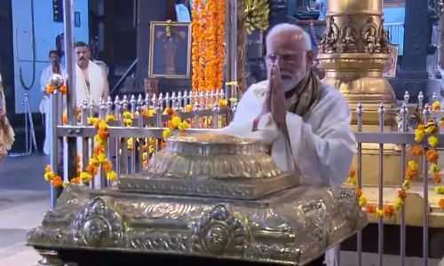 குருவாயூர் கோவிலில் பிரதமர் மோடி வழிபாடு: சுரேஷ்கோபியின் மகள் திருமணத்திலும் பங்கேற்றார்