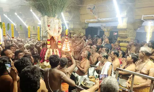 உவரி சுயம்புலிங்க சுவாமி கோவில் தைப்பூச திருவிழா கொடியேற்றத்துடன் தொடங்கியது