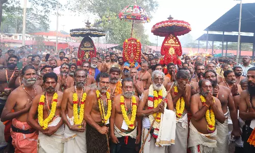 கடந்த ஆண்டை விட இந்த ஆண்டு மண்டல-மகரவிளக்கு பூஜை சீசனில் பக்தர்கள் வருகை குறைவு