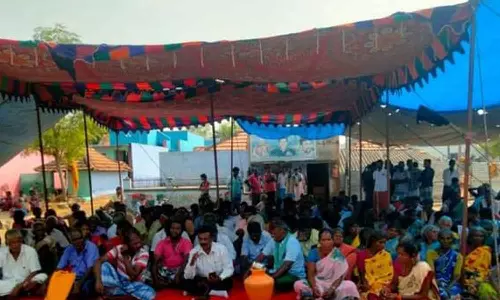 நீரில் மூழ்கி இறந்த மாணவி உடலை வாங்க மறுத்து உறவினர்கள் 4-வது நாளாக போராட்டம்