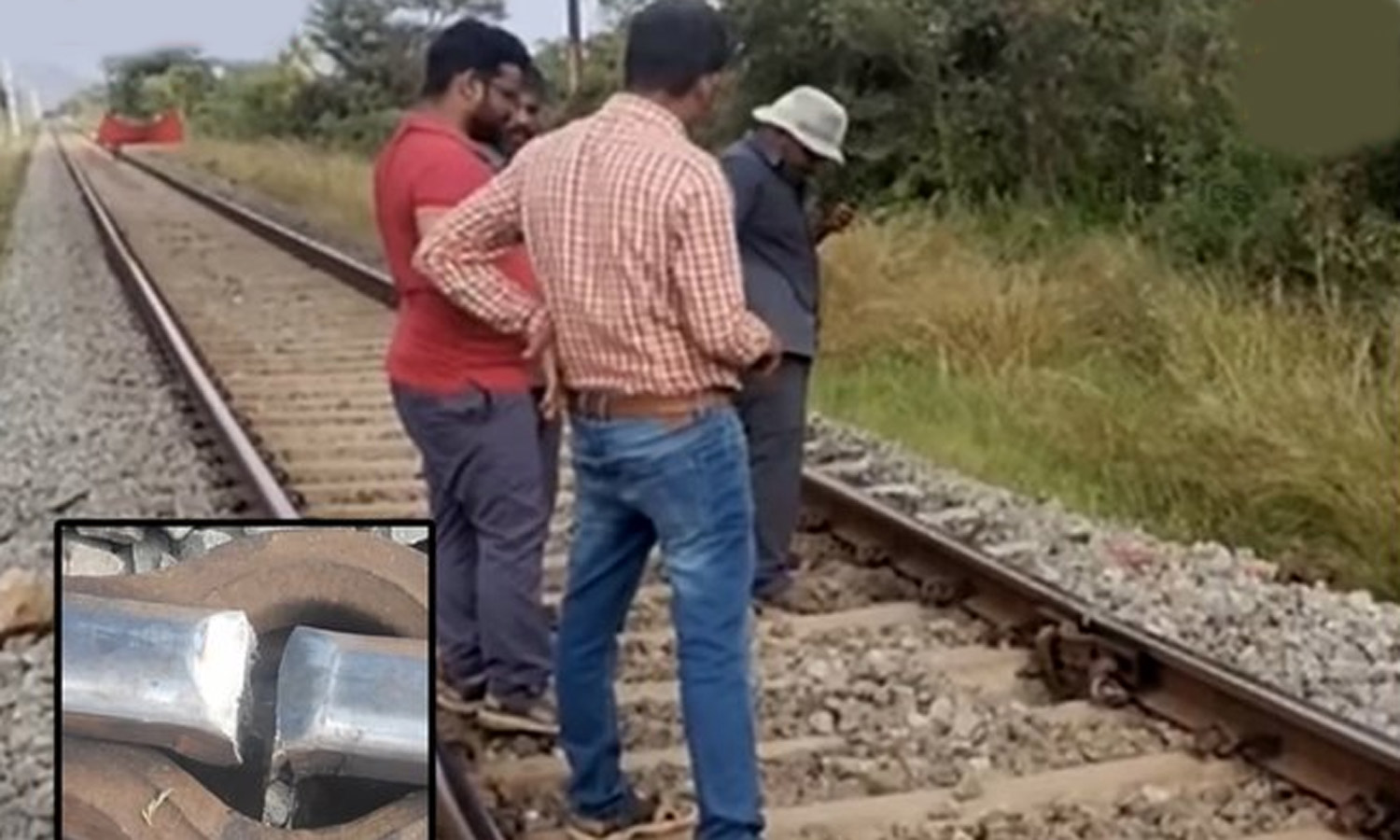 ரெயில்வே தண்டவாளத்தில் உடைப்பு: உயிர் தப்பிய 500 பயணிகள்