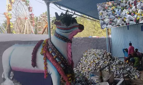 நேர்த்திக்கடனால் உடுமலை ஆல்கொண்டமால் கோவிலில் மலை போல் குவிந்த உருவார பொம்மைகள்