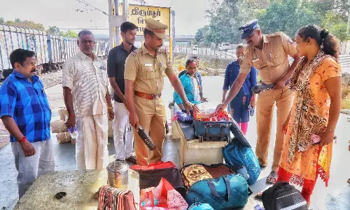 திருப்பூர் ரெயில் நிலையத்தில் போலீசார் அதிரடி சோதனை