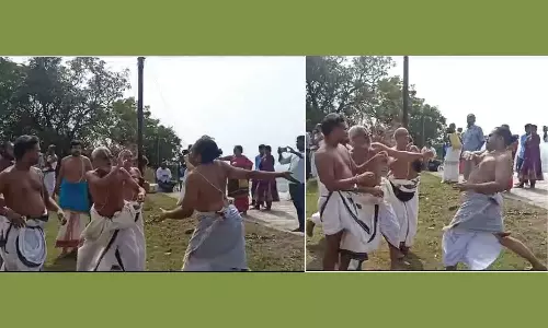 வரதராஜ பெருமாள் கோவிலில் பிரபந்தம் பாடுவதில் வடகலை- தென்கலை பிரிவினர் மீண்டும் மோதல்