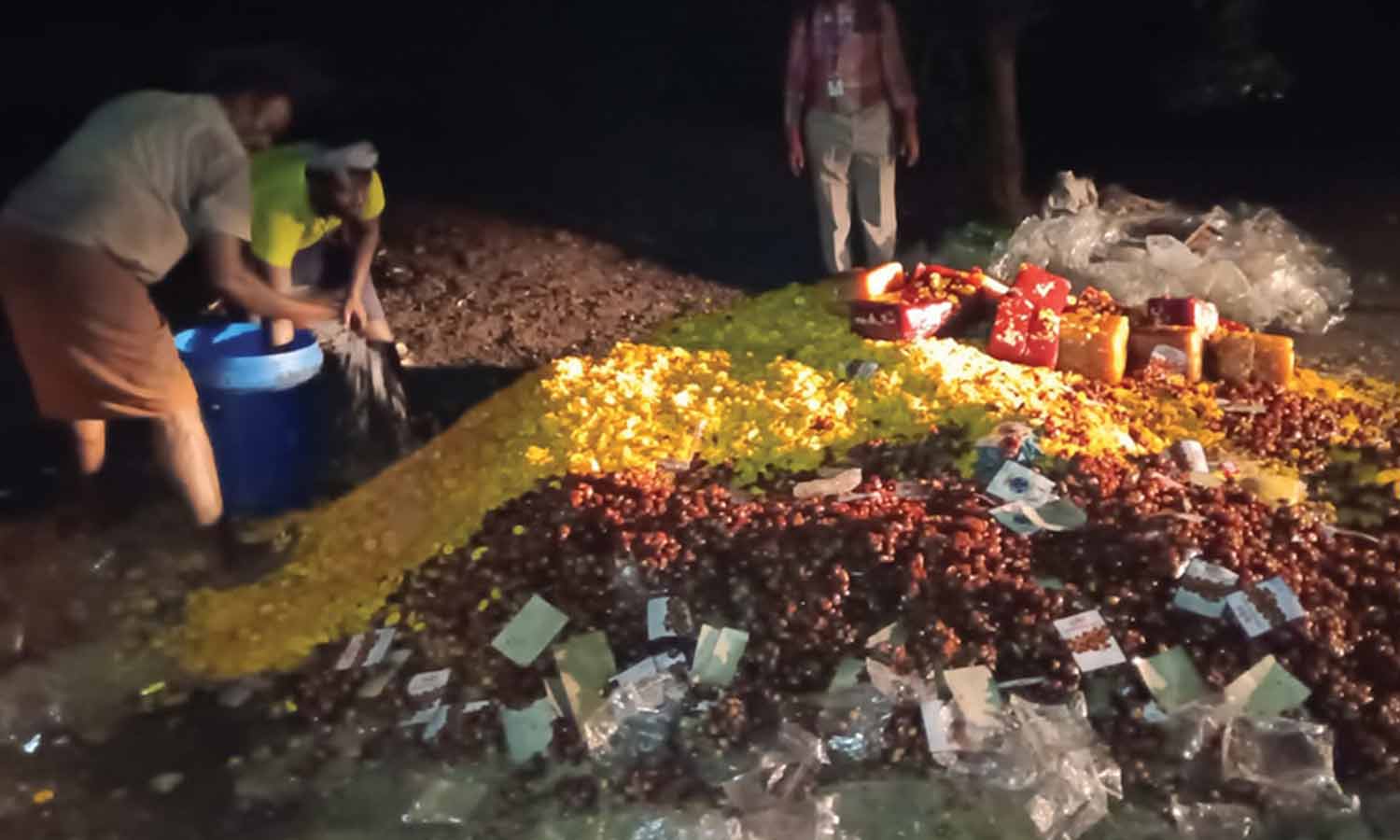 குற்றாலம் அருவி பகுதிகளில் தரம் இல்லாத உணவு பொருட்கள் அழிப்பு: ரூ.18 ஆயிரம் அபராதம்