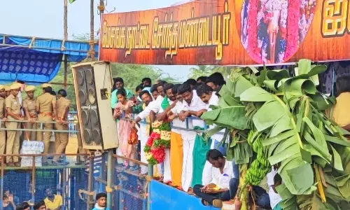 ஜல்லிக்கட்டு போட்டி தொடக்க விழாவில் தி.மு.க.- அ.தி.மு.க.வினர் வாக்குவாதம்