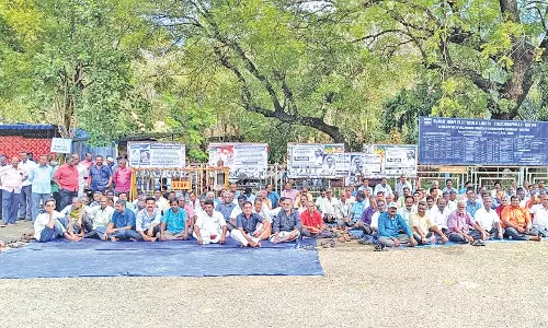 திருச்சி பெல் நிறுவன தொழிலாளர்கள் வேலை நிறுத்தம்