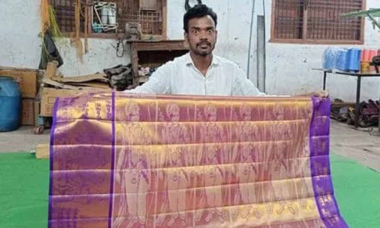 அயோத்தி ராமர் கோவிலில் உள்ள சீதாதேவிக்கு தங்க சரிகை பட்டு சேலை