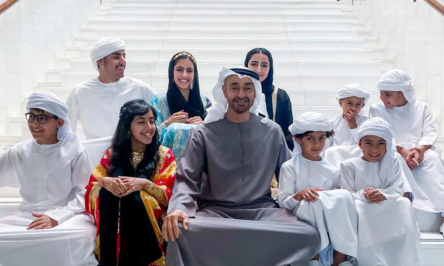 உலகின் பணக்கார குடும்ப பட்டியலில் முதலிடம் பிடித்தது யார் தெரியுமா?