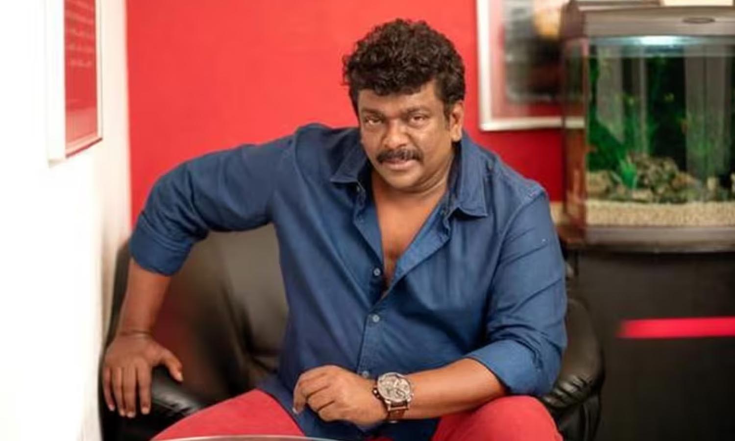 பார்த்திபன் என்றாலே வித்தியாசம் தான்- வைரலாகும் வீடியோ