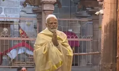 ஸ்ரீரங்கம் கோவிலில் மூலவர் மற்றும் கருடாழ்வாரை தரிசனம் செய்தார் பிரதமர் மோடி