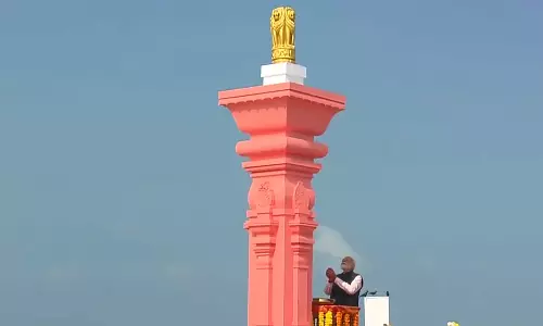 அரிச்சல்முனை கடற்கரையில் பிரதமர் மோடி... புனித தூணிற்கு மலர் தூவி மரியாதை