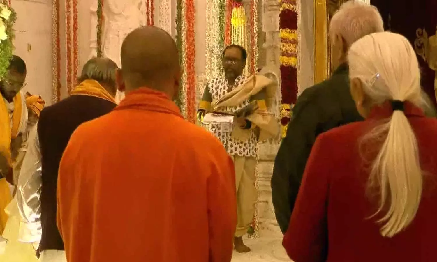 அயோத்தி ராமர் கோவிலில் பிரதமர் நரேந்திர மோடி,... ... கடவுள் ராமர் தேசத்தை இணைக்கிறார்: பிரதமர் மோடி பேச்சு... லைவ் அப்டேட்ஸ்