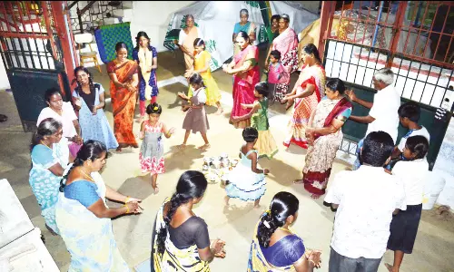 தைப்பூசம்: நிலாச்சோறு படைத்து கும்மியடித்து வழிபடும் பெண்கள்