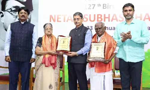 மகாத்மா காந்தியால் சுதந்திரம் கிடைக்கவில்லை - கவர்னர் ரவி மீண்டும் சர்ச்சை பேச்சு