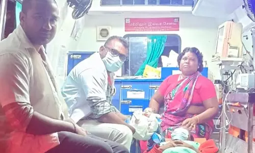 அந்தியூர் அருகே 108 ஆம்புலன்சில் கூலி தொழிலாளி மனைவிக்கு பெண் குழந்தை பிறந்தது