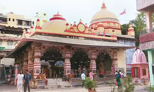 ஏரிக்குள் இருந்து வெளிப்பட்ட கோப்பினேஷ்வர்