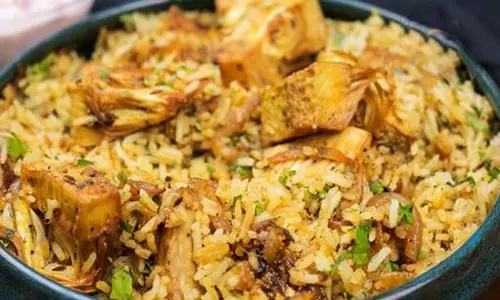 நாவூறும் சுவையில் பலாக்காய் பிரியாணி