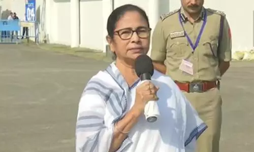 கார் விபத்தில் சிக்கிய மம்தா பானர்ஜி