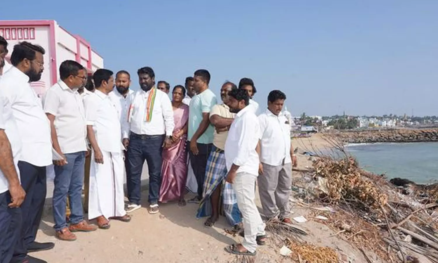 தூண்டில் பாலம் பகுதிகளை பார்வையிட்ட விஜய் வசந்த் தூண்டில் பாலம் பகுதிகளை பார்வையிட்ட விஜய் வசந்த்