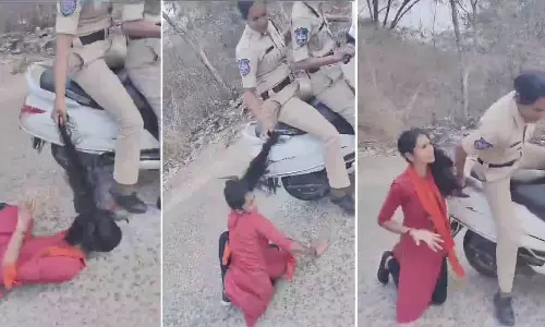 பைக்கில் சென்றபடி மாணவியின் தலை முடியை பிடித்து இழுத்து சென்ற போலீசார்