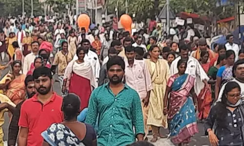 திருவண்ணாமலையில் லட்சக்கணக்கான பக்தர்கள் கிரிவலம்: தொடர் விடுமுறையால் கூட்டம் அலைமோதுகிறது