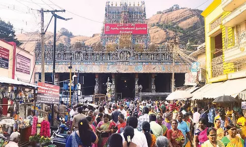 திருப்பரங்குன்றத்தில் இரண்டு முருகன் இரண்டு தெய்வானை புறப்பாடு நிகழ்ச்சி