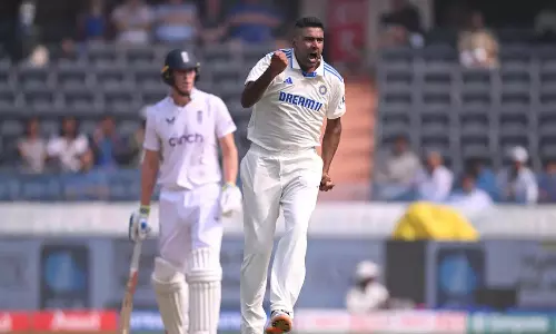 ஐதராபாத் முதல் டெஸ்ட்: மதிய உணவு இடைவேளை வரை இங்கிலாந்து 108/3