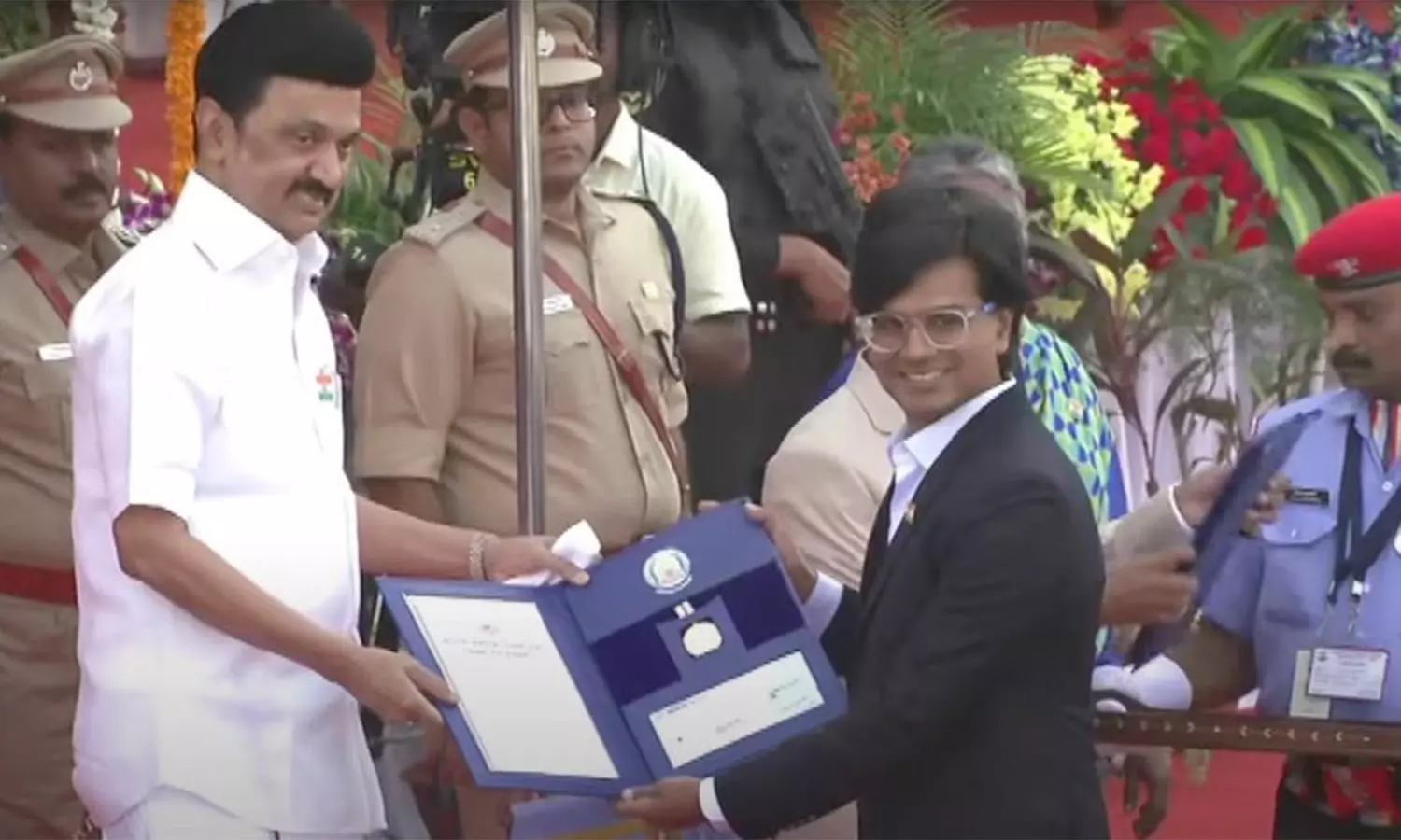 முகமது ஜூபேருக்கு மத நல்லிணக்க விருது முகமது ஜூபேருக்கு மத நல்லிணக்க விருது