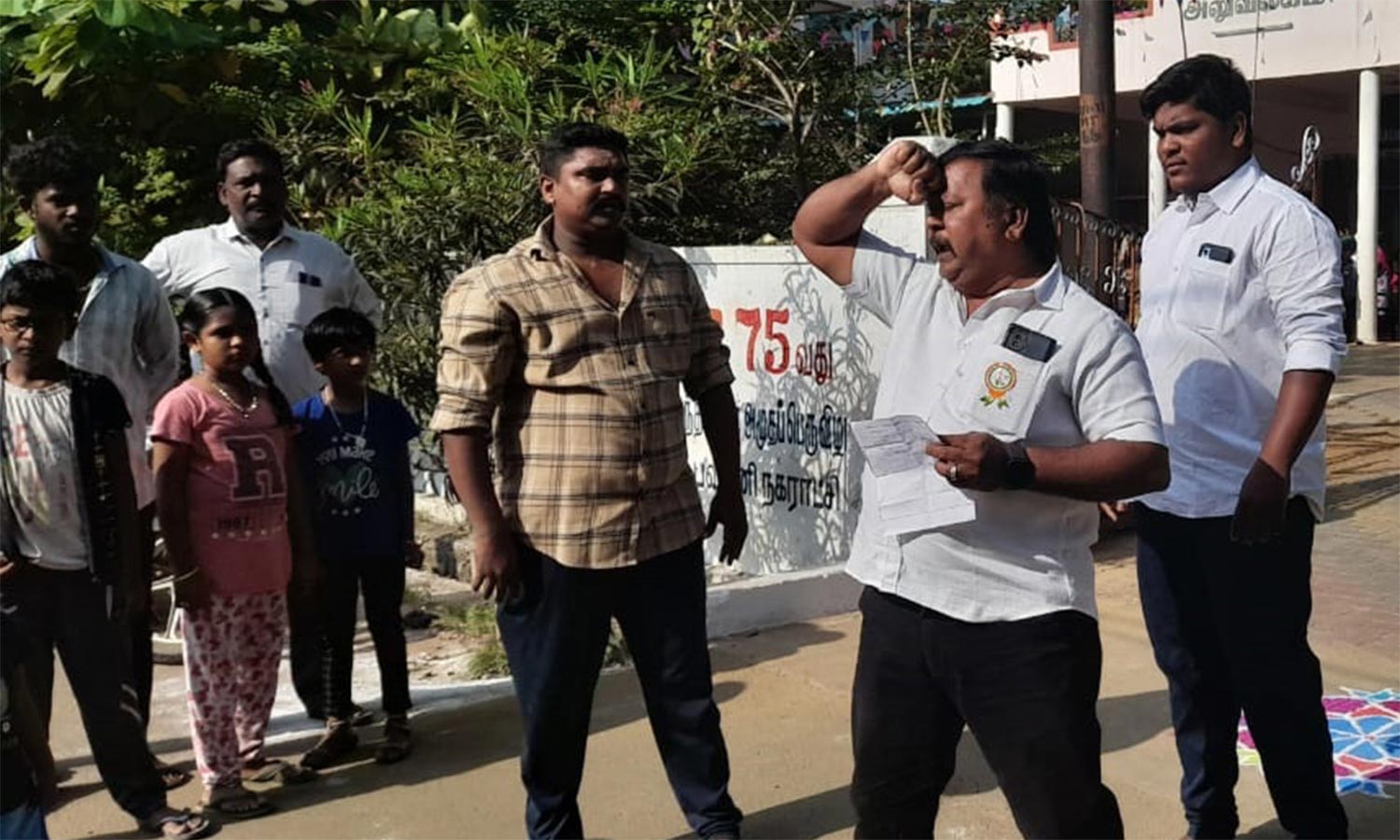 குடியரசு தினவிழா- பவானி நகராட்சி துணைத்தலைவர் திடீர் ஆர்ப்பாட்டம்