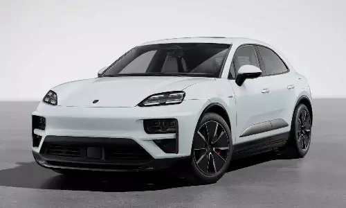 613 கிமீ ரேன்ஜ்.. 220கிமீ வேகம்.. போர்ஷே மக்கான் எலெக்ட்ரிக் கார் இந்தியாவில் அறிமுகம்