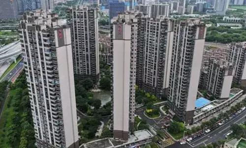 வீடு வாங்கினால் மனைவி இலவசம் என அறிவித்த ரியல் எஸ்டேட் நிறுவனம்