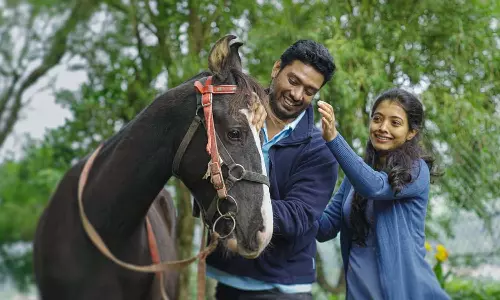 சஸ்பென்ஸ் திரில்லர் கதையை புதிய கோணத்தில் சொல்லும் அதோமுகம்