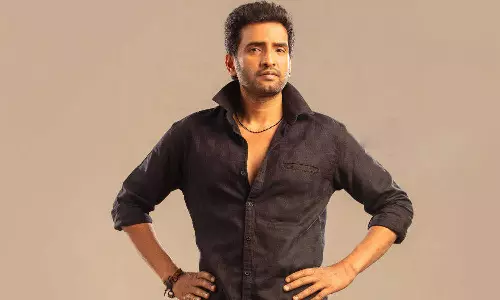 யாரையும் தாக்கி பேசும் எண்ணம் எனக்கு இல்லை- சந்தானம்