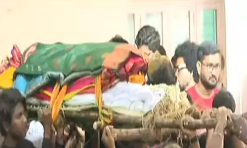 மண்ணில் விடைபெற்ற  தேன் குரல் - பவதாரிணி உடல் நல்லடக்கம்