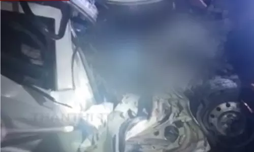 தென்காசி அருகே சோகம்: கார்-லாரி மோதிய விபத்தில் 6 பேர் பலி