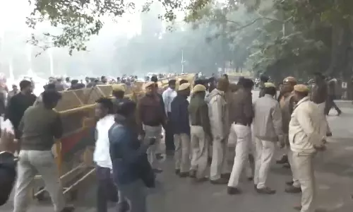 பரபரப்பாக காணப்படும் பீகார் மாநில ஆளுநர் அலுவலகம்: போலீசார் குவிப்பு