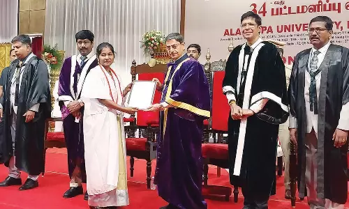 கவர்னர் பங்கேற்ற பட்டமளிப்பு விழாவை புறக்கணித்த அமைச்சர்