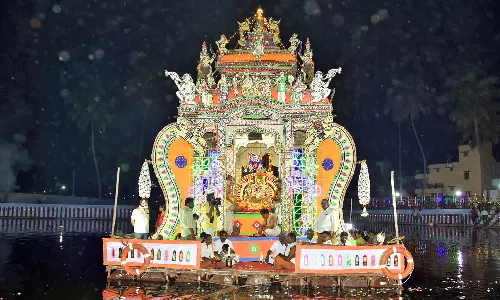 பழனியில் தெப்ப உற்சவத்துடன் தைப்பூச திருவிழா நிறைவு