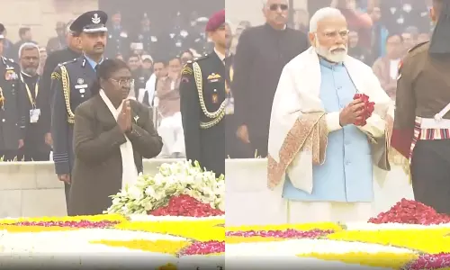 மகாத்மா காந்தி நினைவு தினம்: நினைவிடத்தில் ஜனாதிபதி, பிரதமர் மலர் தூவி மரியாதை