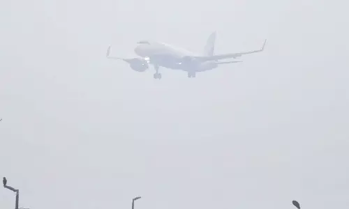 டெல்லியில் கடும் பனிமூட்டம்: ரெயில்-விமான சேவை கடும் பாதிப்பு