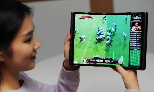 ஸ்கொயர் வடிவம், Extend ஆகும் டிஸ்ப்ளே.. வேற லெவலில் உருவாகும் சாம்சங் சாதனம்