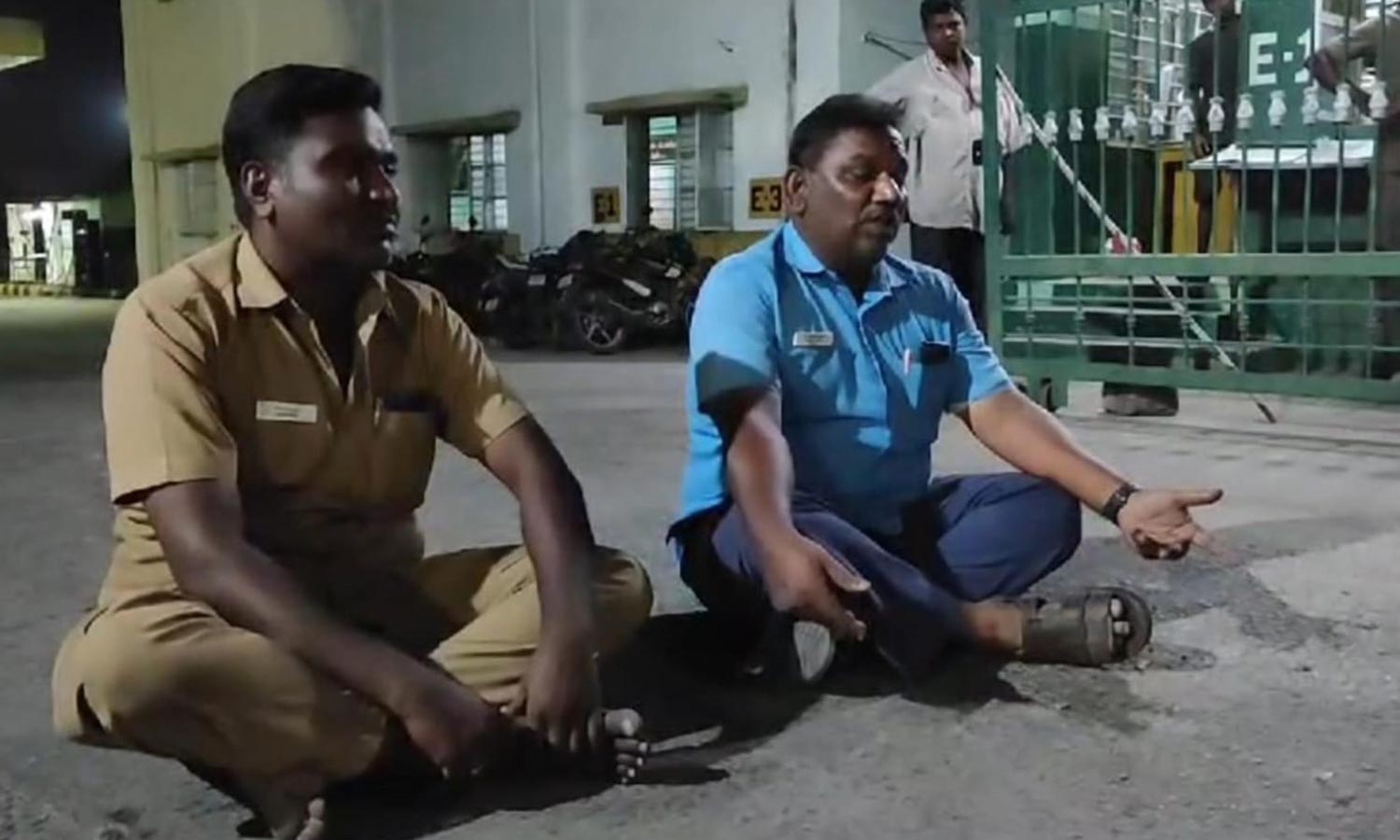 அரசு பஸ் ஓட்டுனர், நடத்துனர் தர்ணா போராட்டத்தில் ஈடுபட்டதால் பரபரப்பு