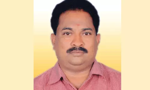 குச்சியை வீசியதில் மாணவியின் கண் பார்வை பாதிப்பு: தலைமை ஆசிரியர் சஸ்பெண்டு