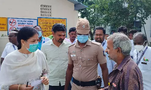 காஞ்சிபுரம், திருவள்ளூர், செங்கல்பட்டு  மாவட்ட ஆஸ்பத்திரி, பள்ளியில் கலெக்டர்கள் ஆய்வு