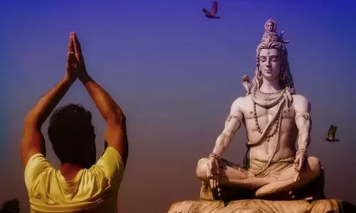 சிவபெருமானை எப்படி நமஸ்காரம் செய்ய வேண்டும்?