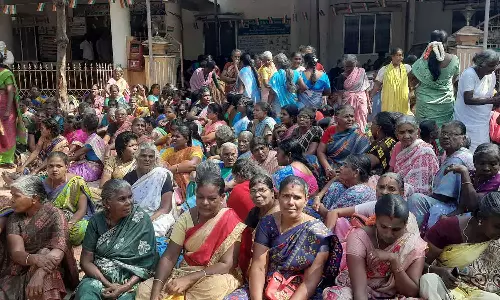 அகஸ்தீஸ்வரம் யூனியன் அலுவலகத்தை முற்றுகையிட்டு 10 கிராம மக்கள் போராட்டம்