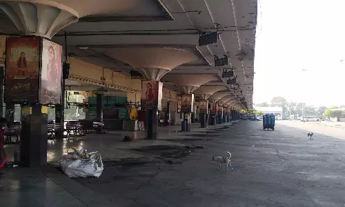 கோயம்பேடு பஸ் நிலையம் வெறிச்சோடியது