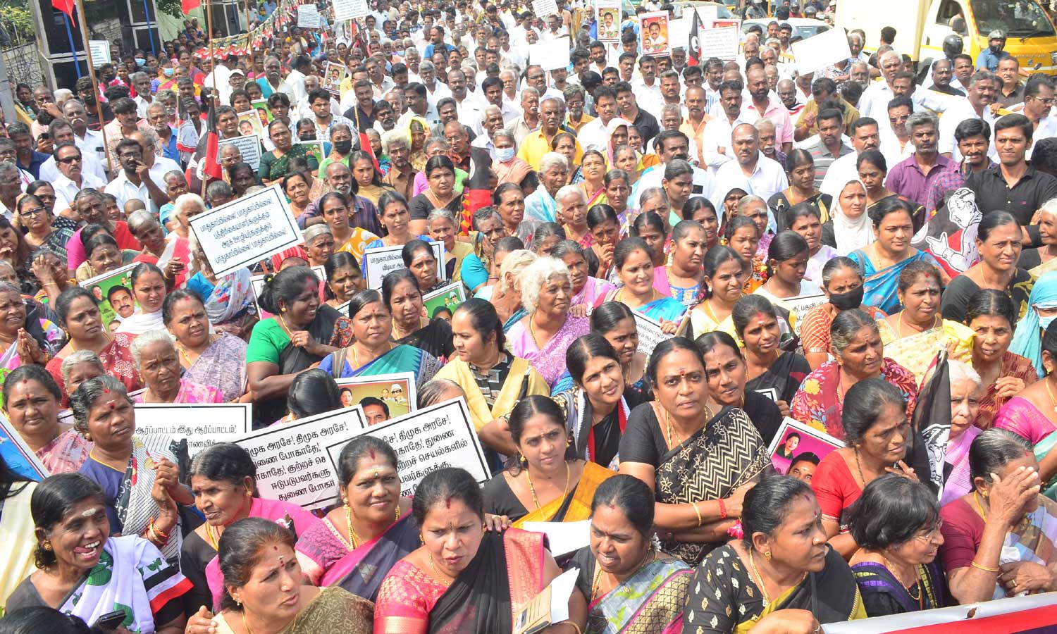 தி.மு.க. அரசை கண்டித்து அ.தி.மு.க.வினர் ஆர்ப்பாட்டம்